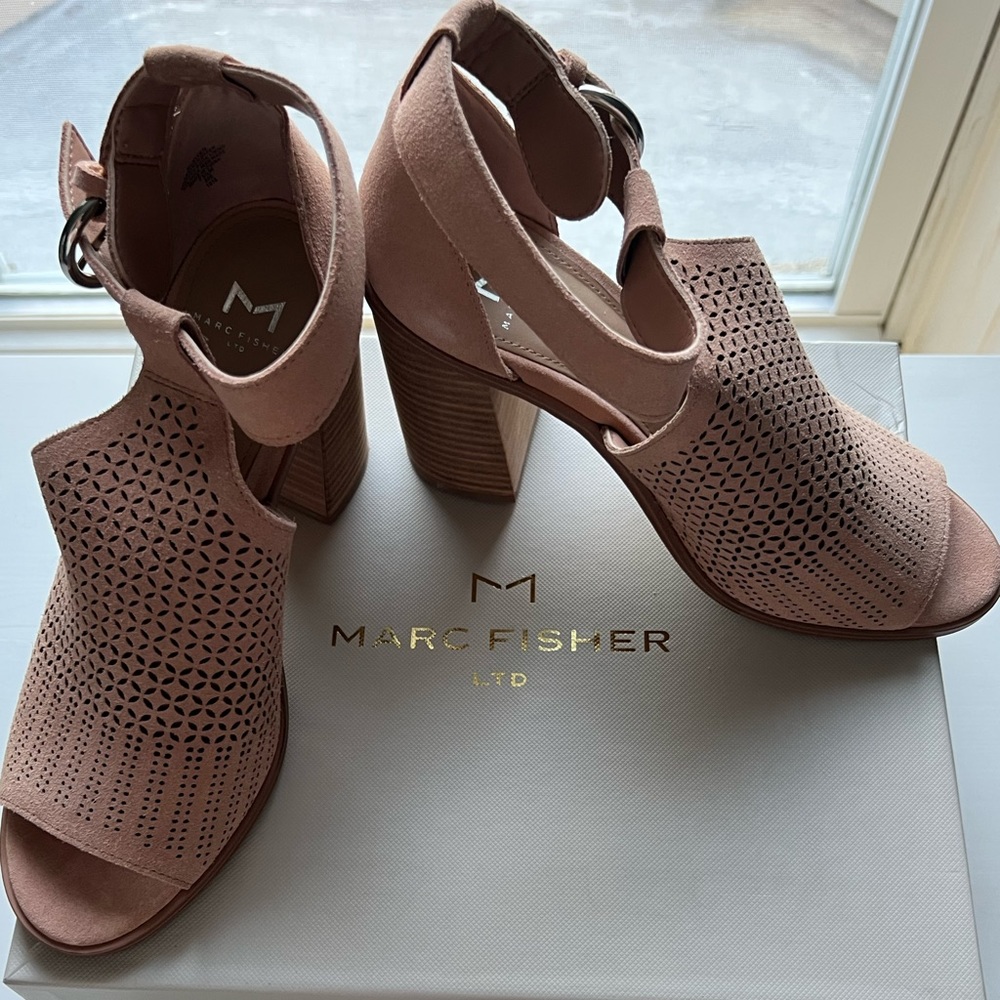 NWT & BOX MARC FISCHER BOOTIES ⚡️ Pink Suede Laser Cut Booties / Heels - Picture 4 of 6